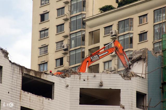 能吃混凝土機器人,還能吐出新材料,用來建新房子!