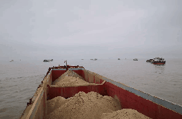 千艘萬(wàn)噸船瘋狂入海，上千萬(wàn)噸海砂流入內(nèi)陸！