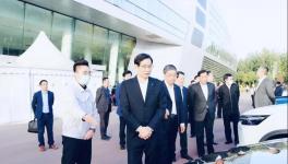 中建材董事長(zhǎng)周育先與北汽集團(tuán)董事長(zhǎng)姜德義洽談合作事宜！